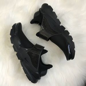 BNWB NIKE sock dart triple black size 9 women